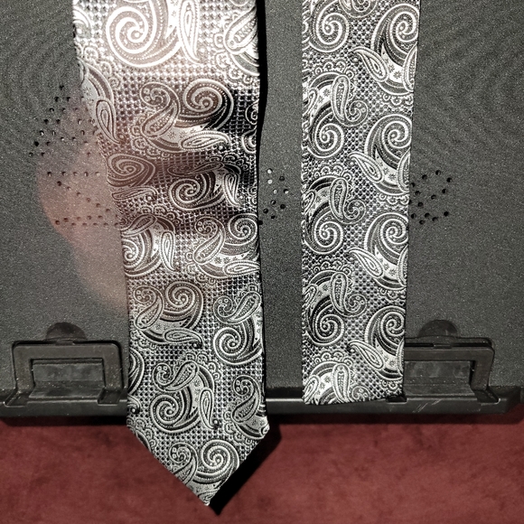 Tie - Picture 5 of 5